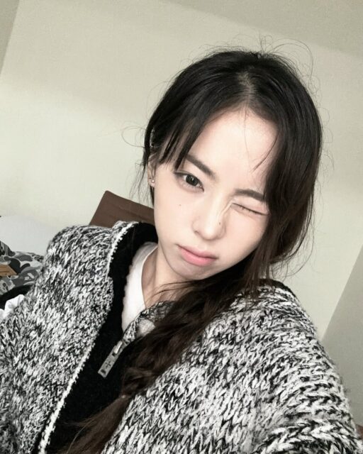 로미님들𐔌՞꜆. ̫.꜀՞𐦯 안녕하세요!저는 오늘부로 세이마이네임에 합류하게 된 8번째 멤버 ₍^슈이^₎⟆라고 합니다💜제가 너무나도 좋아하는 멤버들과 함께 활동할 수 (3)